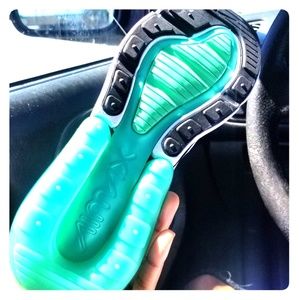 Women sz 7 Air Max 270